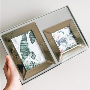 Set two gold picture frames (b)